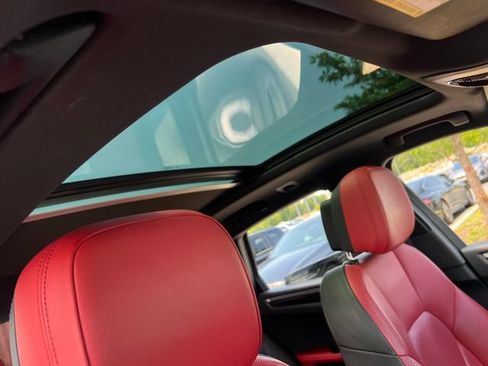 Used 2019 Porsche Macan AWD/4WD image 33