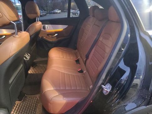 Used 2019 Mercedes-Benz GLC 300 4MATIC image 5