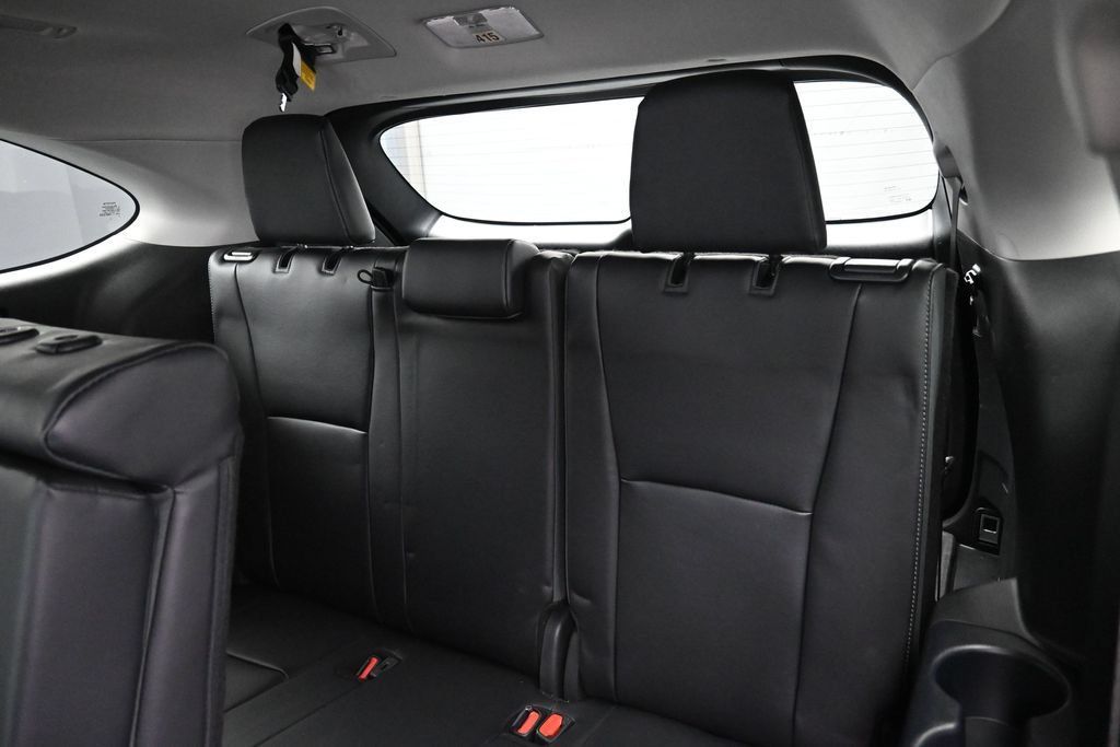 Certified 2024 Toyota Highlander Limited AWD/4WD image 32