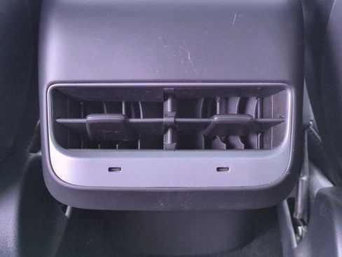 Used 2022 Tesla Model Y Long Range image 30