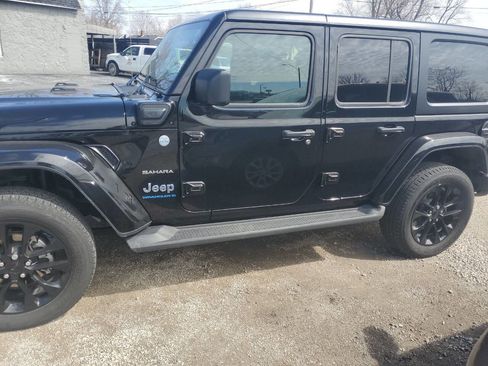 Used 2023 Jeep Wrangler Unlimited Sahara w/ Cold Weather Group AWD/4WD image 5