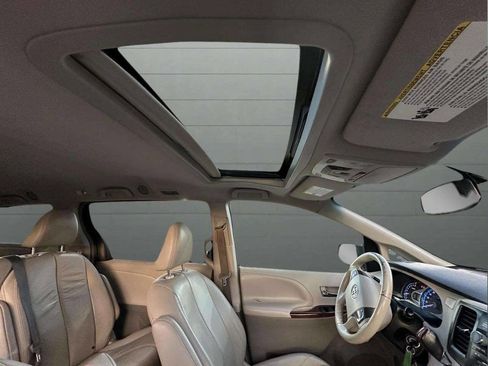 Used 2012 Toyota Sienna Limited image 15