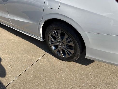 New 2026 Honda Odyssey Touring image 6