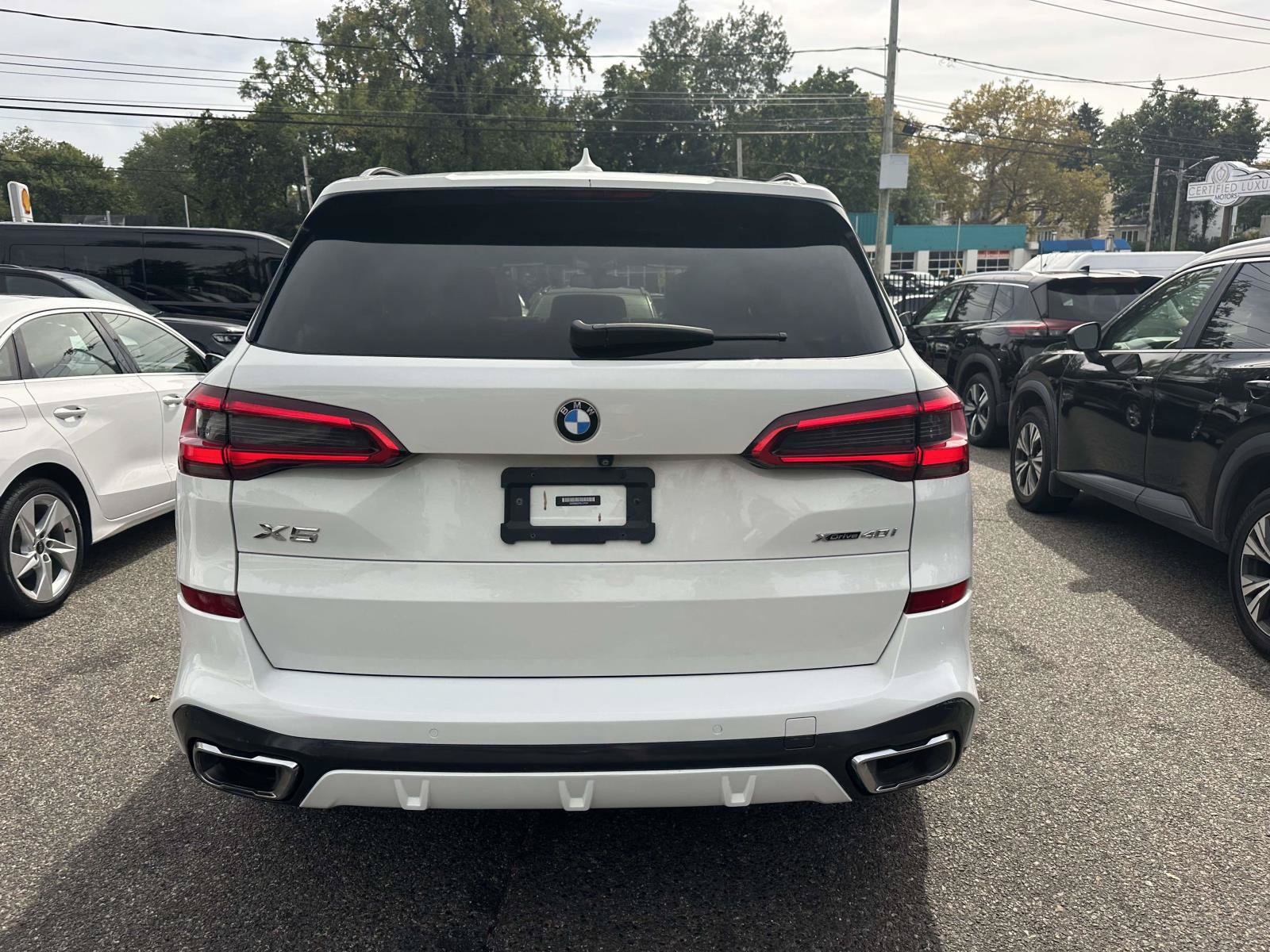 Used 2019 BMW X5 xDrive40i w/ M Sport Package AWD/4WD image 3