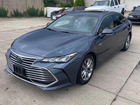 Used 2019 Toyota Avalon XLE image 1