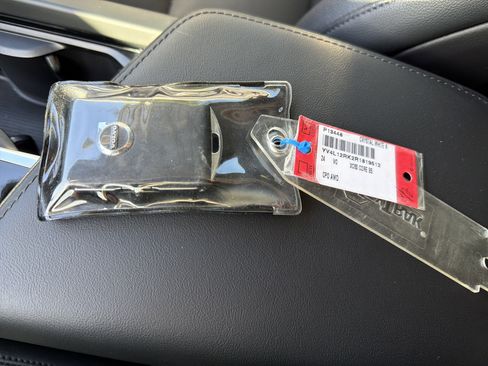 Certified 2024 Volvo XC60 B5 Core w/ Protection Package Premier image 38