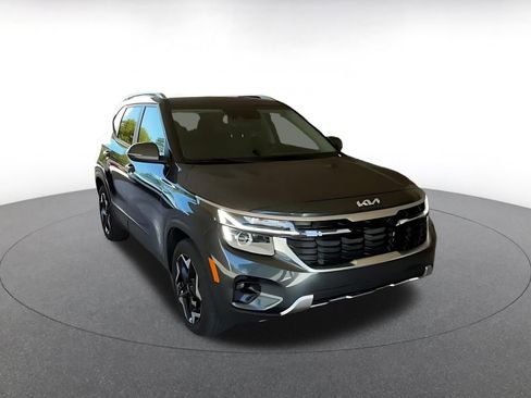 Used 2025 Kia Seltos S image 3