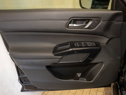 New 2026 Nissan Pathfinder Platinum image 16