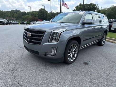 Used 2020 Cadillac Escalade ESV Premium Luxury w/ Escalade Sport Edition RWD image 2