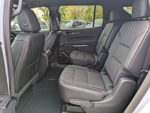 New 2026 Chevrolet Traverse High Country image 16