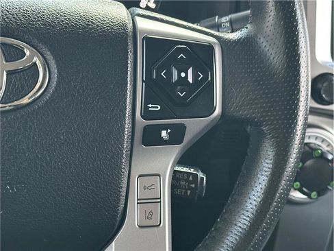 Used 2020 Toyota 4Runner SR5 AWD/4WD image 23