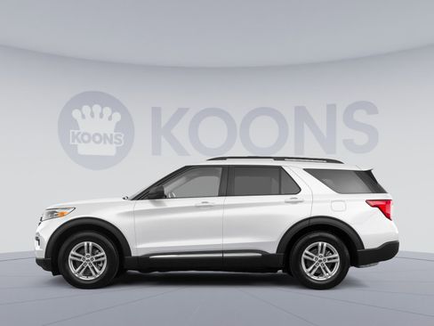 Used 2020 Ford Explorer XLT w/ Equipment Group 202A image 2