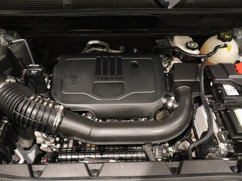 Used 2023 GMC Acadia SLE image 9