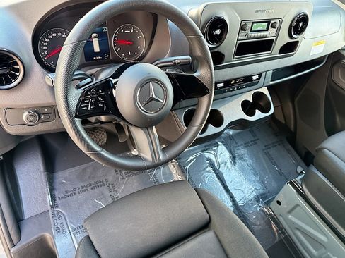 Used 2025 Mercedes-Benz Sprinter 2500 image 9
