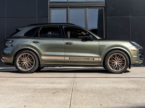 Used 2024 Porsche Cayenne Turbo image 20