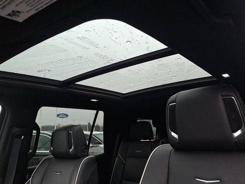 Used 2022 Cadillac Escalade Premium Luxury w/ Performance Package image 15