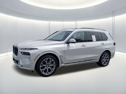 Used 2025 BMW X7 xDrive40i w/ Premium Package AWD/4WD image 2