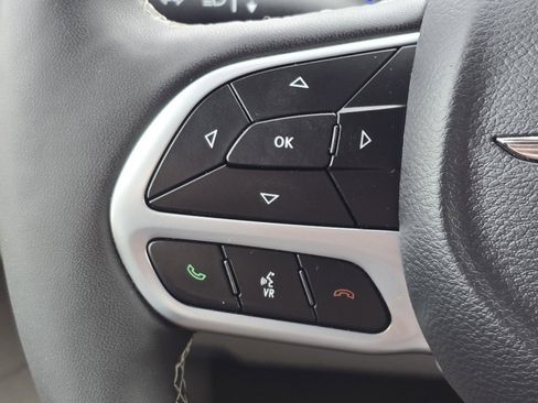 Used 2024 Chrysler Pacifica Touring-L w/ Uconnect Theater Family Group image 28