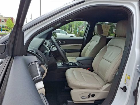 Used 2018 Ford Explorer XLT w/ Equipment Group 202A AWD/4WD image 14