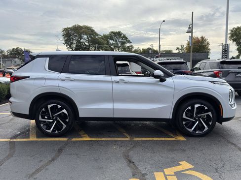 Used 2024 Mitsubishi Outlander SE image 12