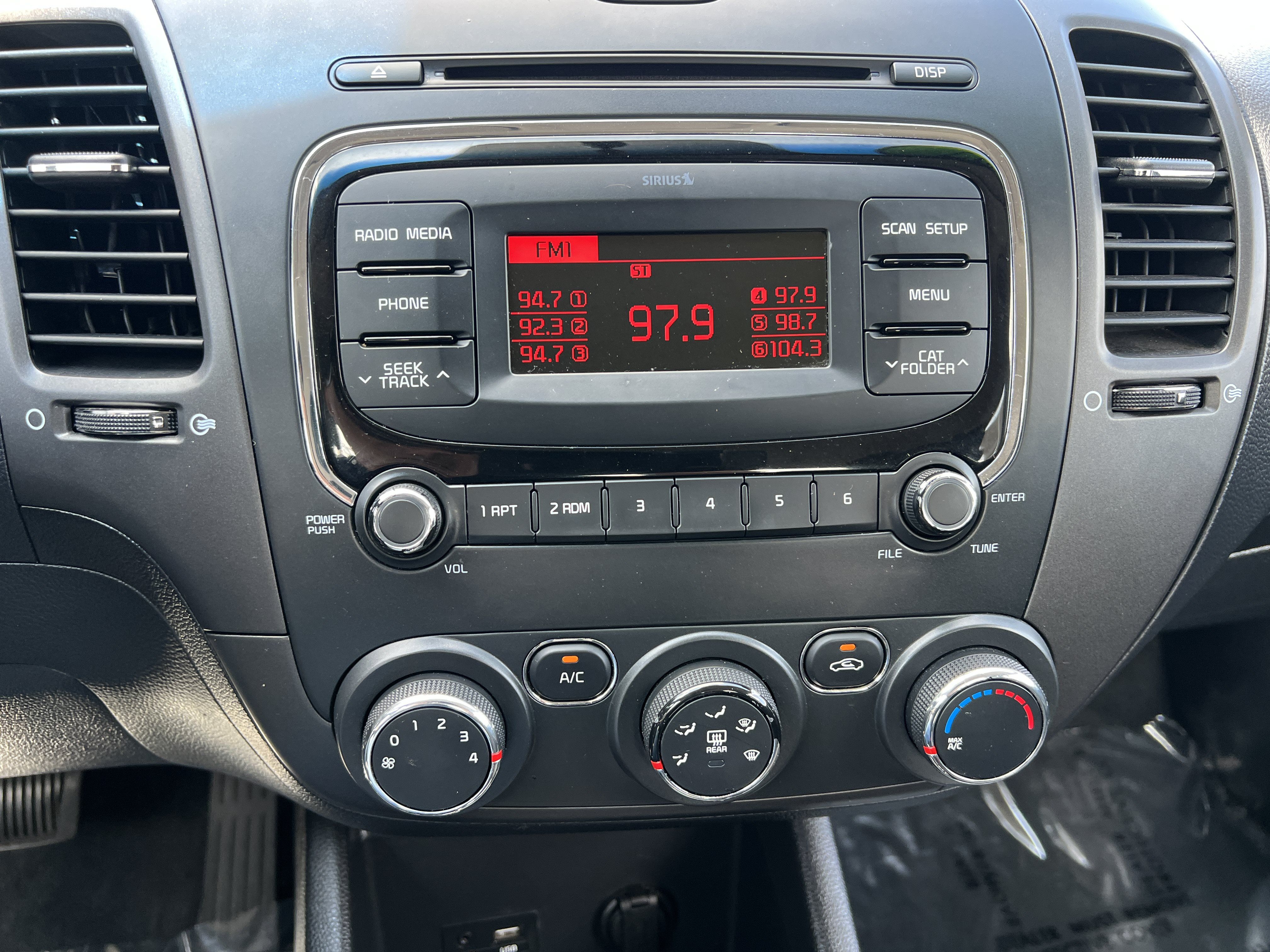 Used 2017 Kia Forte LX FWD image 28