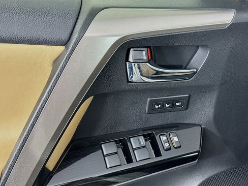 Used 2016 Toyota RAV4 Limited image 19