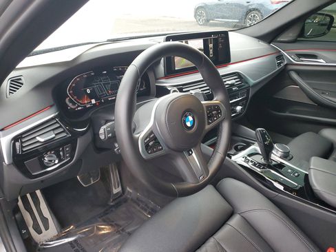 Used 2022 BMW 540i xDrive w/ M Sport Package image 9