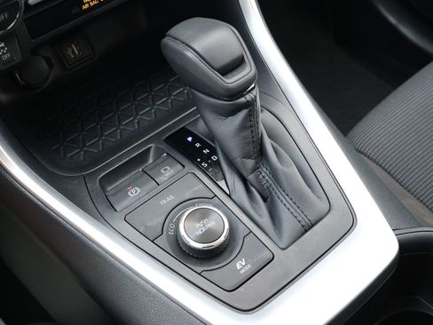 Used 2025 Toyota RAV4 LE image 21