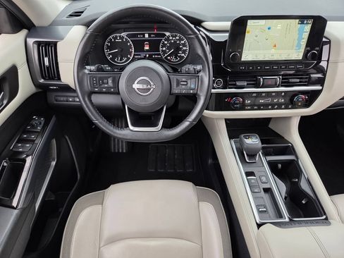 Used 2022 Nissan Pathfinder SL FWD image 12