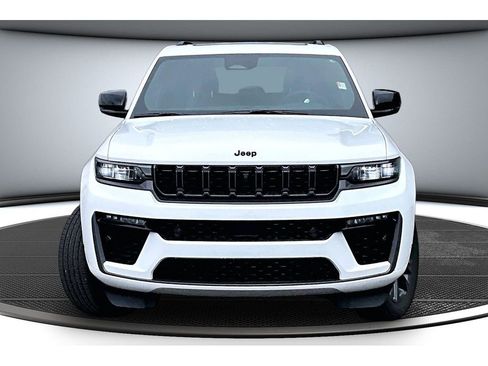 Certified 2026 Jeep Grand Cherokee Limited AWD/4WD image 4
