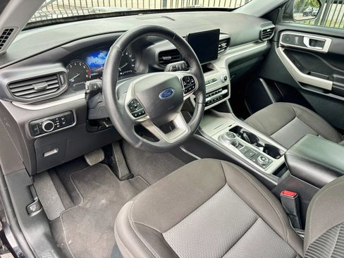 Used 2024 Ford Explorer XLT AWD/4WD image 11