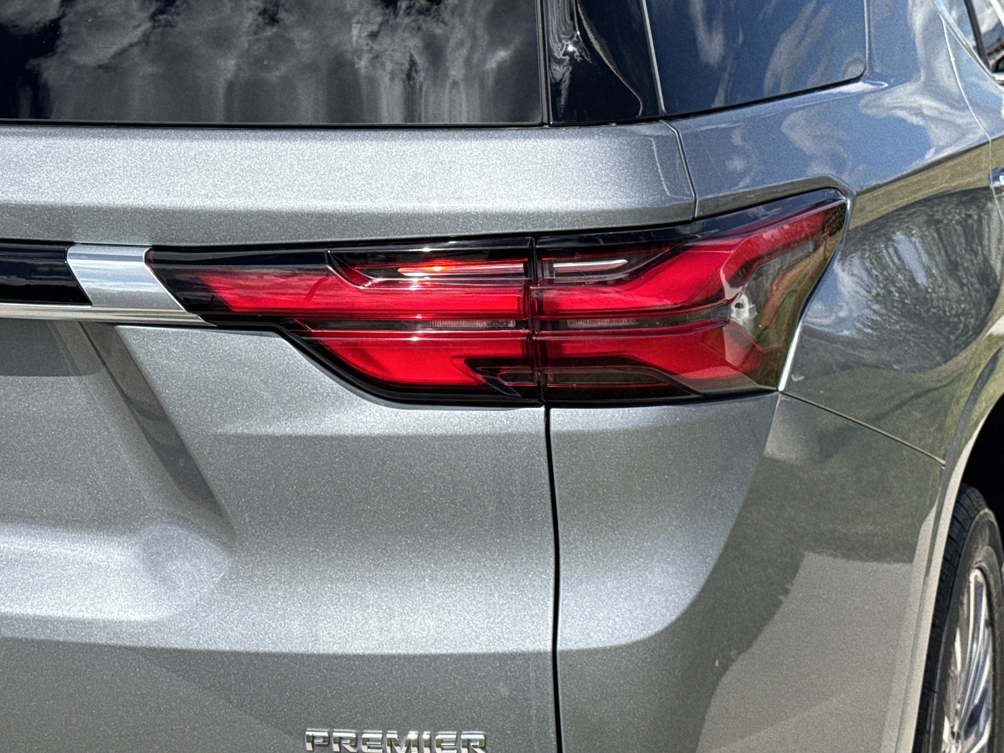 Used 2023 Chevrolet Traverse Premier AWD/4WD image 11