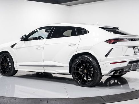 Used 2022 Lamborghini Urus image 5