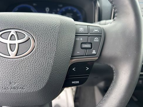 Used 2025 Toyota Camry XSE image 9