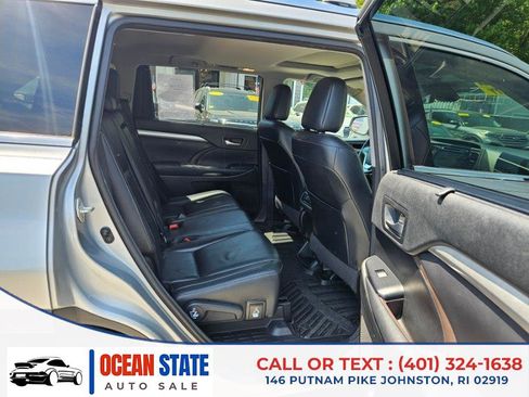 Used 2017 Toyota Highlander XLE AWD/4WD image 12