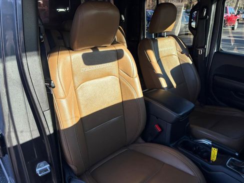 Used 2022 Jeep Gladiator Rubicon image 16