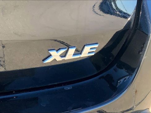 Used 2019 Toyota Highlander XLE image 7