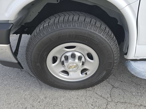 Used 2024 Chevrolet Express 2500 RWD 2500 135 w/ Driver Convenience Package image 27