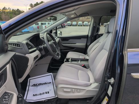 Used 2023 Honda Odyssey EX image 13
