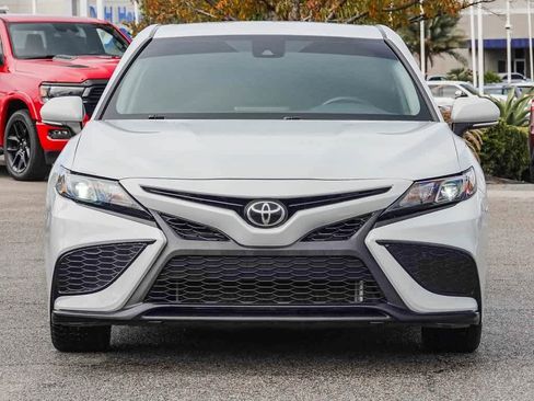 Used 2023 Toyota Camry SE image 2