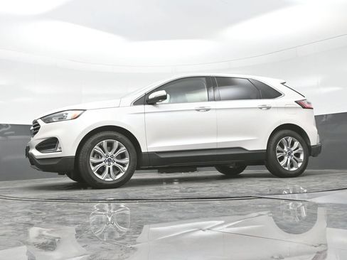 Used 2019 Ford Edge Titanium w/ Cold Weather Package AWD/4WD image 30
