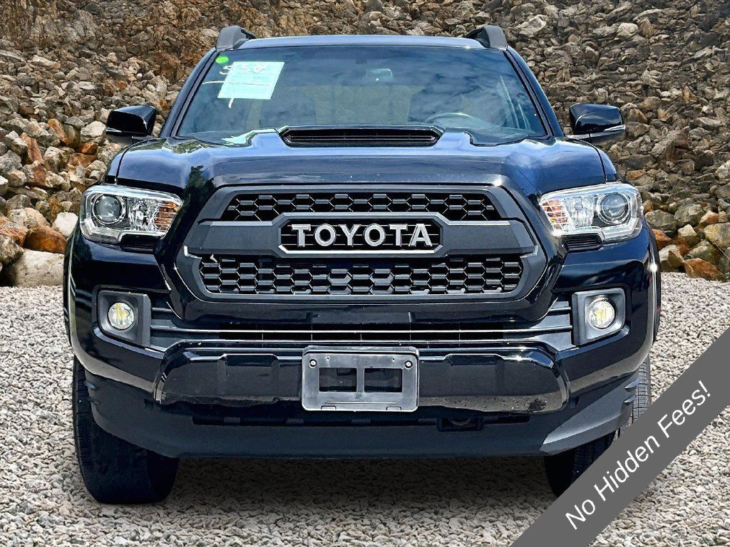 Used 2017 Toyota Tacoma TRD Sport w/ Tow Package (A/T) AWD/4WD image 3