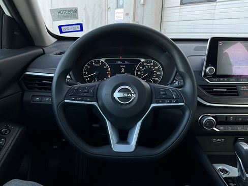 Used 2025 Nissan Altima 2.5 SV image 31