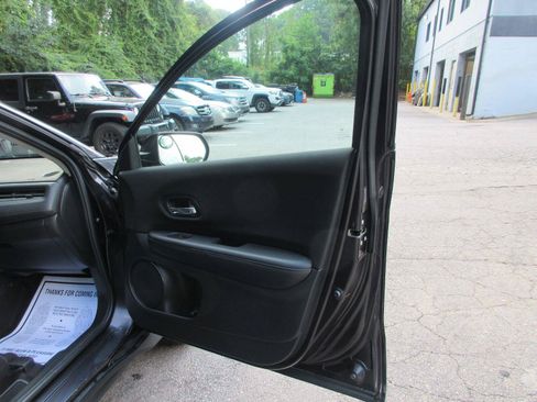 Used 2018 Honda HR-V LX image 15