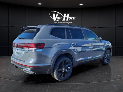 New 2026 Volkswagen Atlas SE image 3