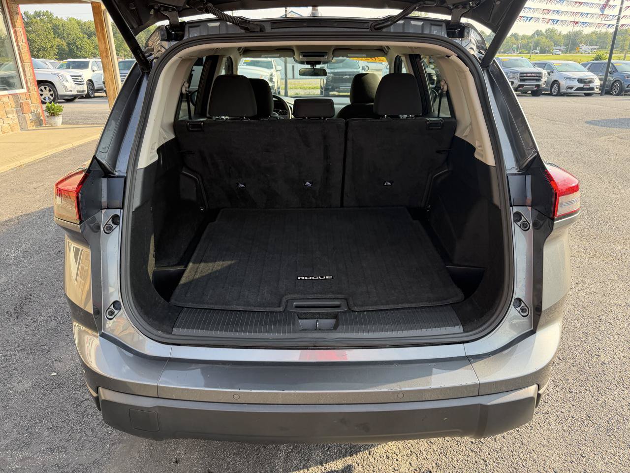 Used 2025 Nissan Rogue SV AWD/4WD image 6