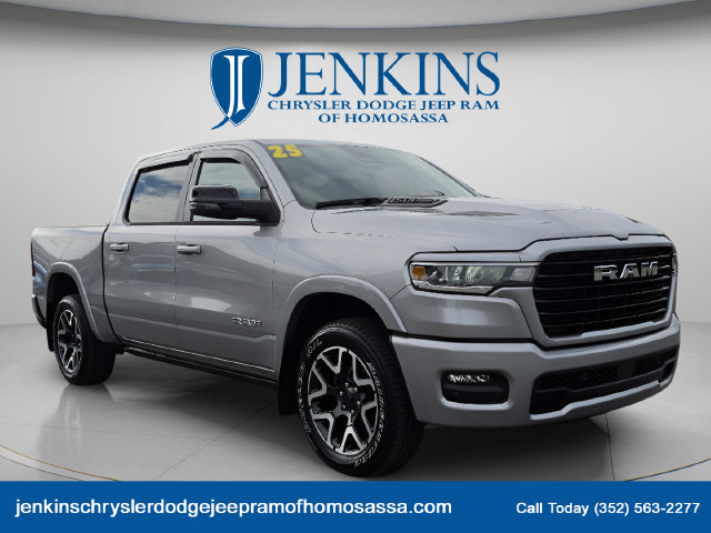 Used 2025 RAM 1500 Laramie AWD/4WD image 1