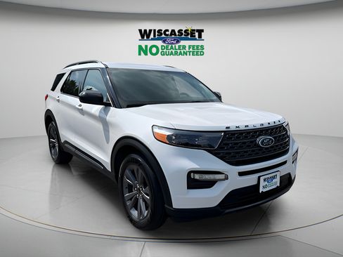 Used 2023 Ford Explorer XLT w/ Equipment Group 202A AWD/4WD image 24