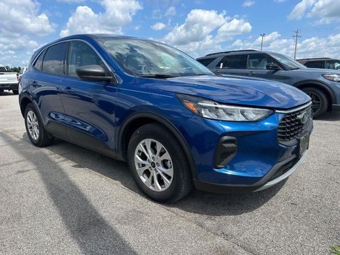 Used 2023 Ford Escape Active w/ Cold Weather Package FWD image 5