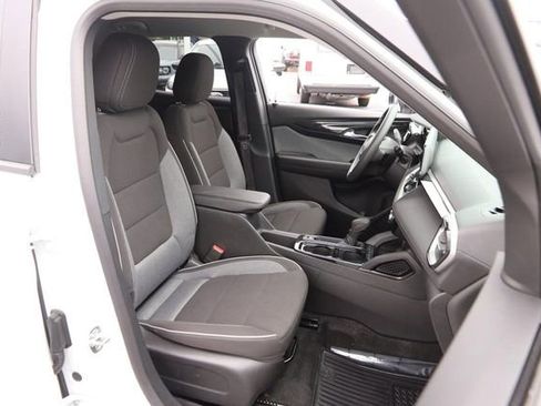Used 2025 Chevrolet TrailBlazer LT AWD/4WD image 24